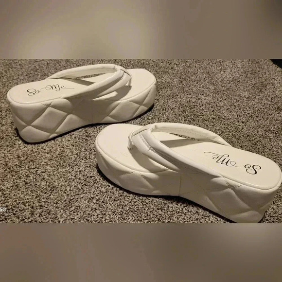 So Me White Platform Quilted Platform Thong Sandals Womens Size 8.5 - Picture 5 of 7